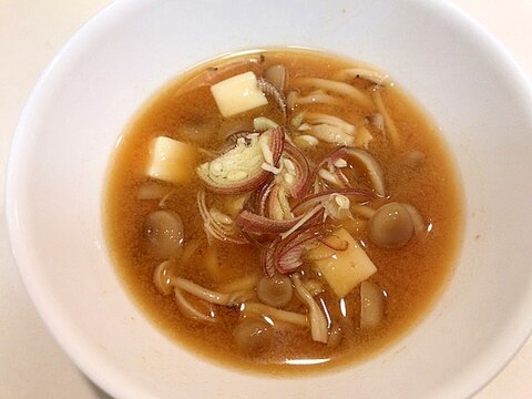 薬味たっぷりのせて☆しめじと豆腐の美味しい味噌汁